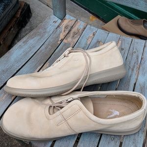 Women's Ecco Beige Leather Sneakers Size 10/40 EUC